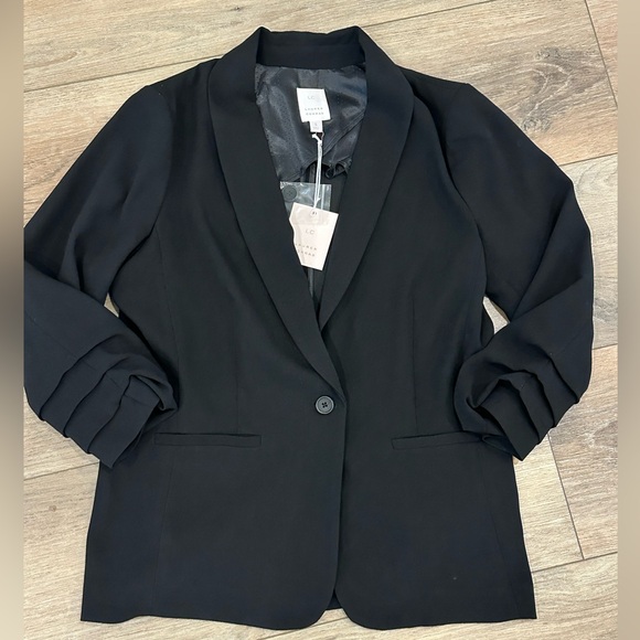 Two Lauren Conrad Blazers, Size Small! Floral and Black. - Picture 4 of 7
